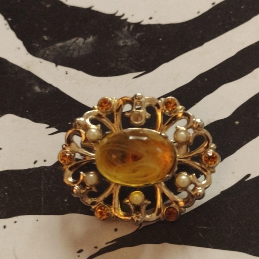 Smokey Amber"Coro"VTG Cameo with Pearls, Citrine colored stones,in Goldtone.